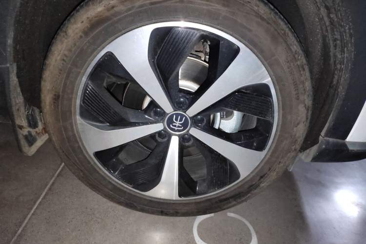 Used BYD Song PLUS New Energy 2021 DM-i 110KM Flagship Model Right Front Wheel Hub