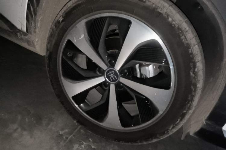 Used BYD Song PLUS New Energy 2021 DM-i 110KM Flagship PLUS Right Front Wheel Hub