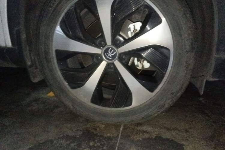 Used BYD Song PLUS New Energy 2021 DM-i 110KM Flagship PLUS Right Front Wheel Hub