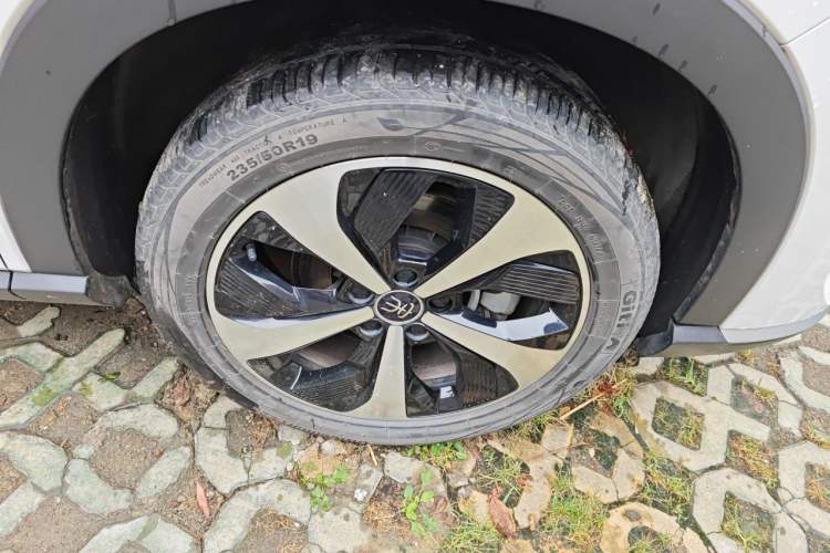 Used BYD Song PLUS New Energy 2021 DM-i 110KM Flagship Model Right Front Wheel Hub