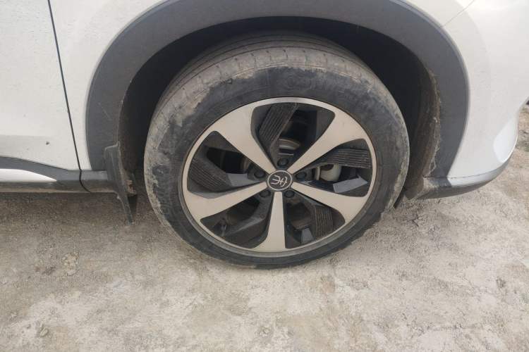 Used BYD Song PLUS New Energy 2021 DM-i 51KM Prestige Model Right Front Wheel Hub