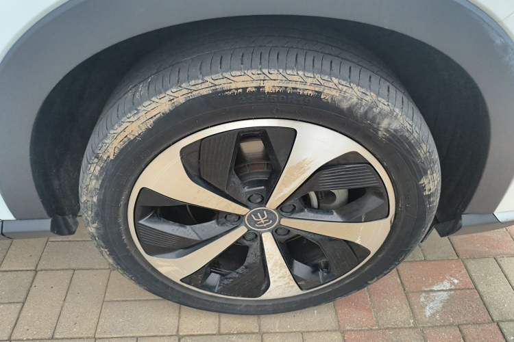 Used BYD Song PLUS New Energy 2021 DM-i 110KM Flagship Model Right Front Wheel Hub