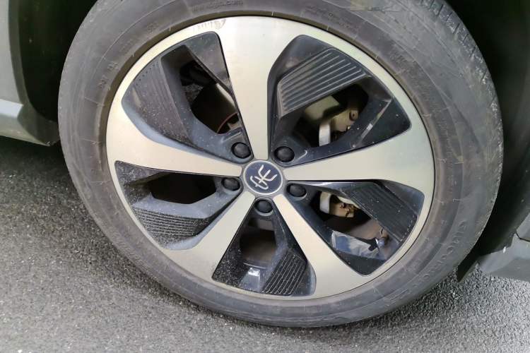 Used BYD Song PLUS New Energy 2021 DM-i 110KM Flagship Model Right Front Wheel Hub