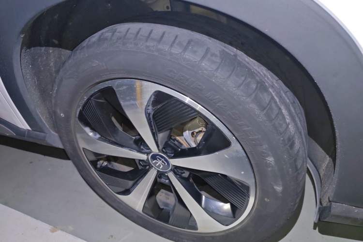 Used BYD Song PLUS New Energy 2021 DM-i 110KM Flagship Model Right Front Wheel Hub