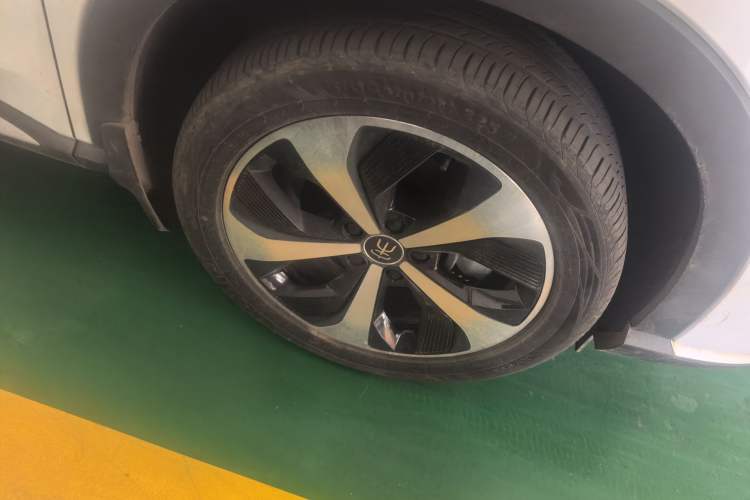 Used BYD Song PLUS New Energy 2021 DM-i 110KM Flagship PLUS Right Front Wheel Hub