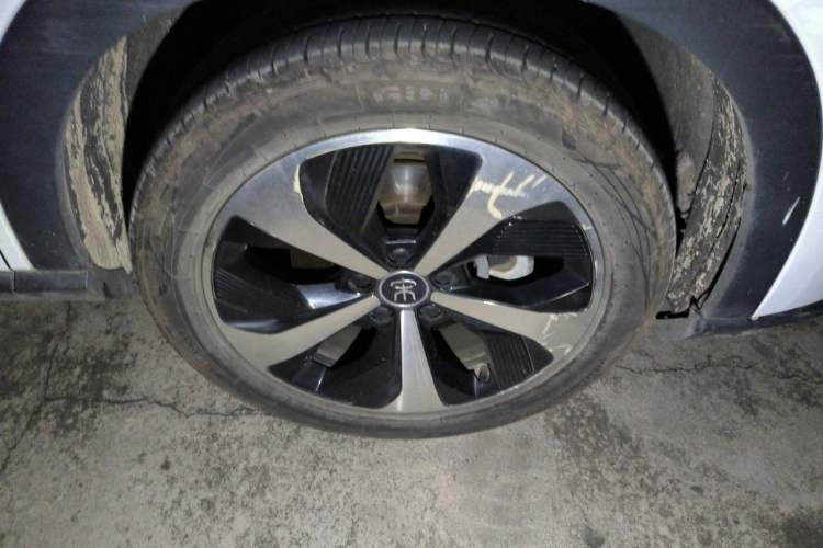 Used BYD Song PLUS New Energy 2021 DM-i 110KM Flagship Model Right Front Wheel Hub