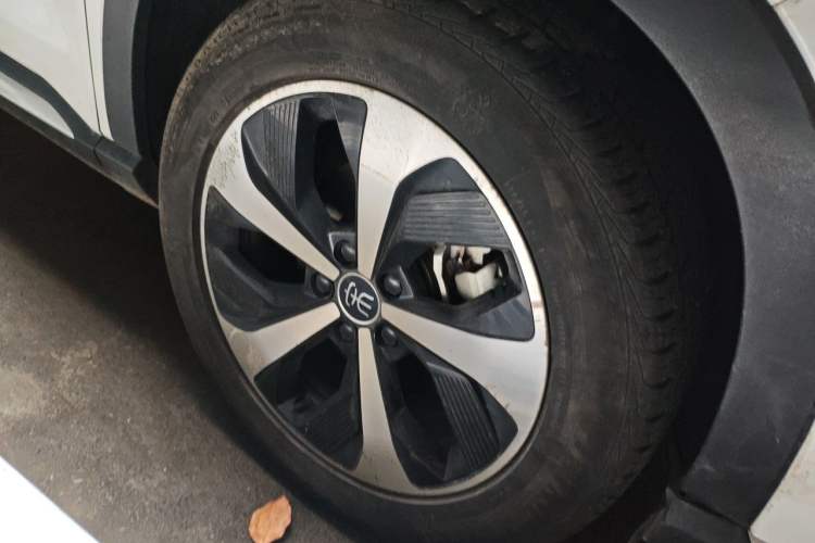 Used BYD Song PLUS New Energy 2021 DM-i 110KM Flagship PLUS Right Front Wheel Hub