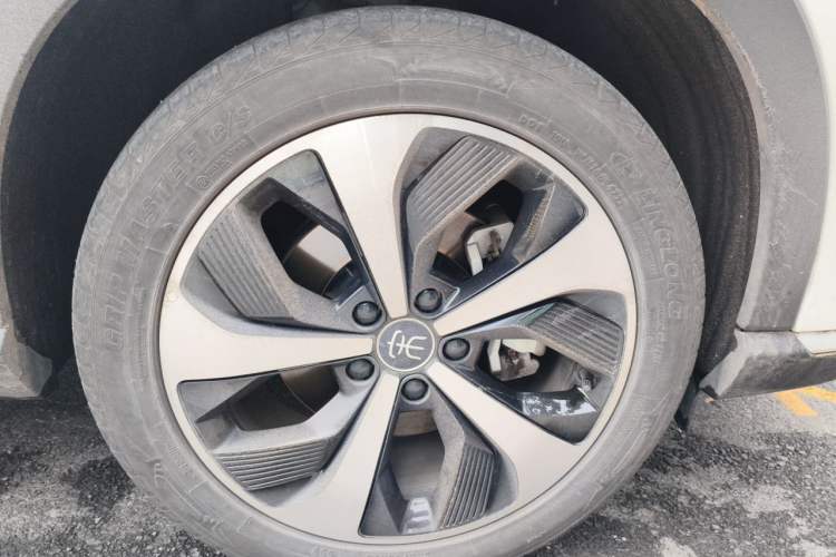 Used BYD Song PLUS New Energy 2021 DM-i 110KM Flagship PLUS Right Front Wheel Hub