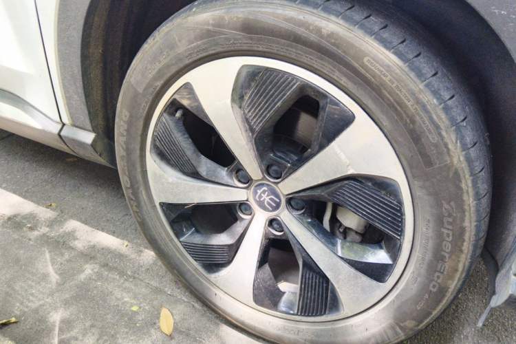 Used BYD Song PLUS New Energy 2021 EV Flagship Model Right Front Wheel Hub