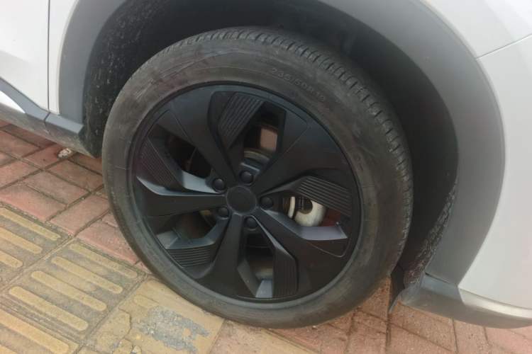 Used BYD Song PLUS New Energy 2021 DM-i 110KM Flagship Model Right Front Wheel Hub