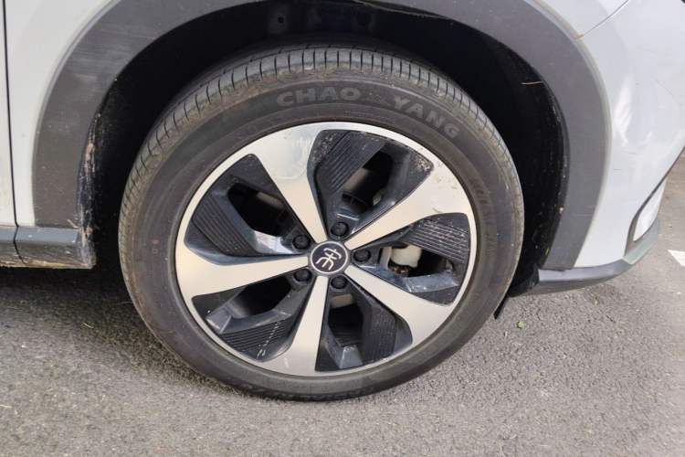 Used BYD Song PLUS New Energy 2021 EV Deluxe Model Right Front Wheel Hub