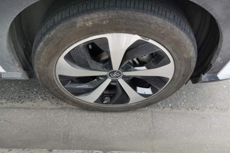 Used BYD Song PLUS New Energy 2021 DM-i 110KM Flagship PLUS Right Front Wheel Hub