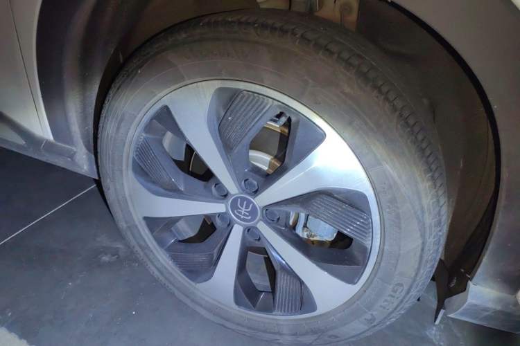 Used BYD Song PLUS New Energy 2021 DM-i 110KM Flagship PLUS Right Front Wheel Hub
