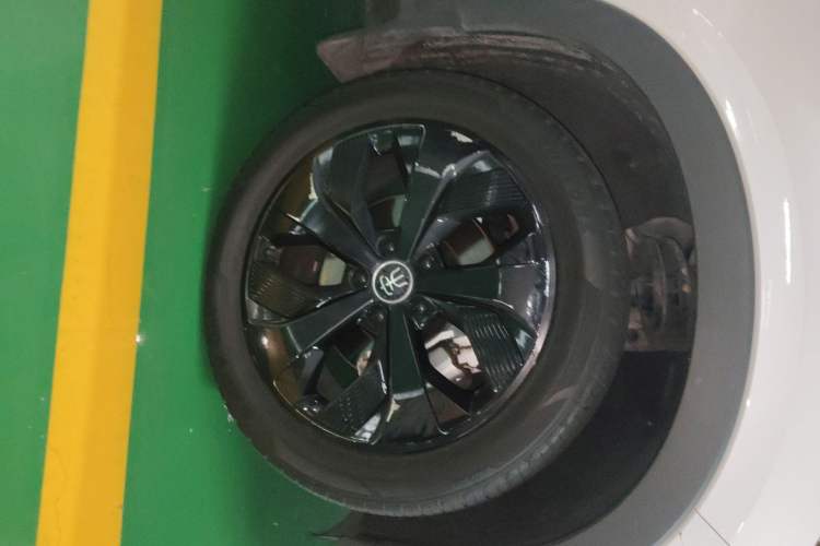Used BYD Song PLUS New Energy 2021 DM-i 51KM Prestige Model Right Front Wheel Hub