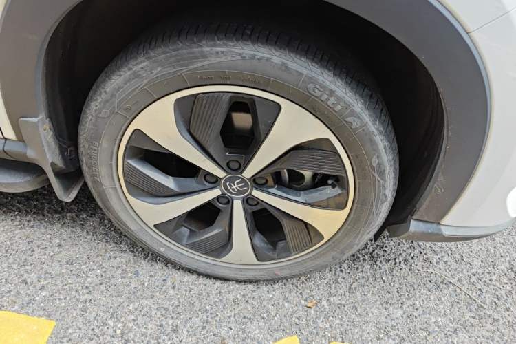 Used BYD Song PLUS New Energy 2021 DM-i 110KM Flagship PLUS Right Front Wheel Hub