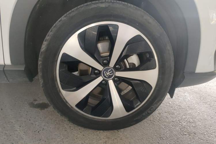 Used BYD Song PLUS New Energy 2021 EV Deluxe Model Right Front Wheel Hub