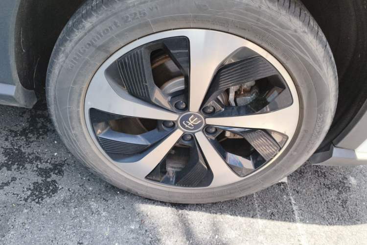 Used BYD Song PLUS New Energy 2021 DM-i 110KM Flagship PLUS Right Front Wheel Hub