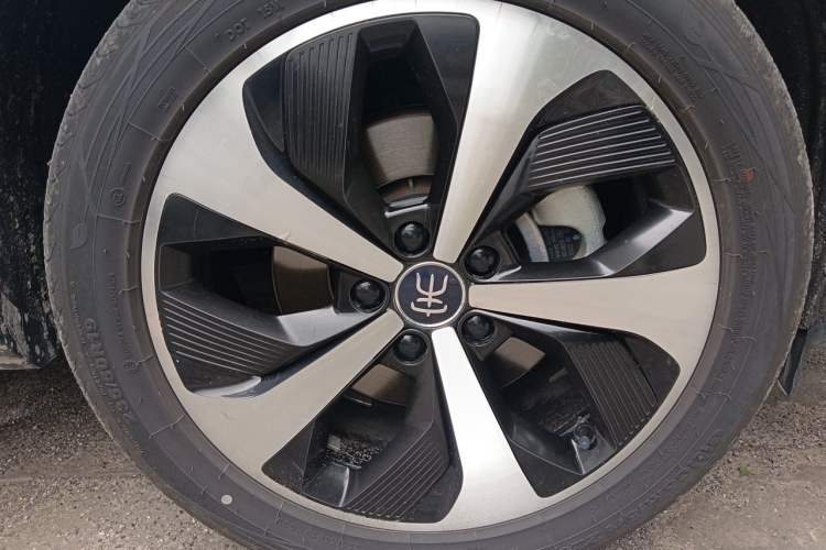Used BYD Song PLUS New Energy 2021 EV Flagship Model Right Front Wheel Hub