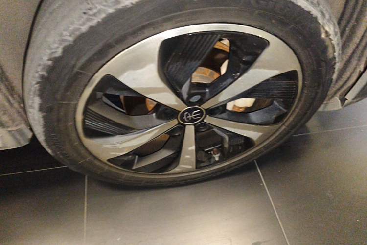 Used BYD Song PLUS New Energy 2021 EV Flagship Model Right Front Wheel Hub