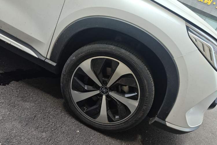 Used BYD Song PLUS New Energy 2021 DM-i 110KM Flagship PLUS Right Front Wheel Hub
