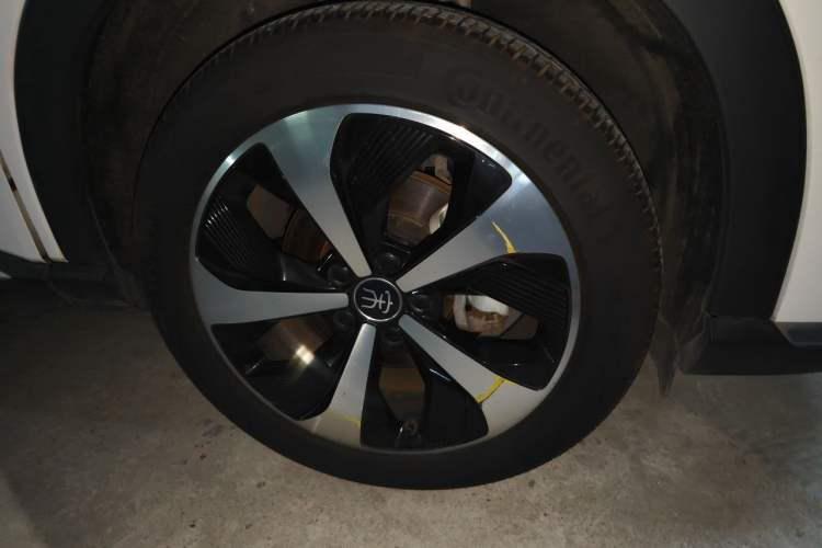Used BYD Song PLUS New Energy 2021 DM-i 110KM Flagship PLUS Right Front Wheel Hub