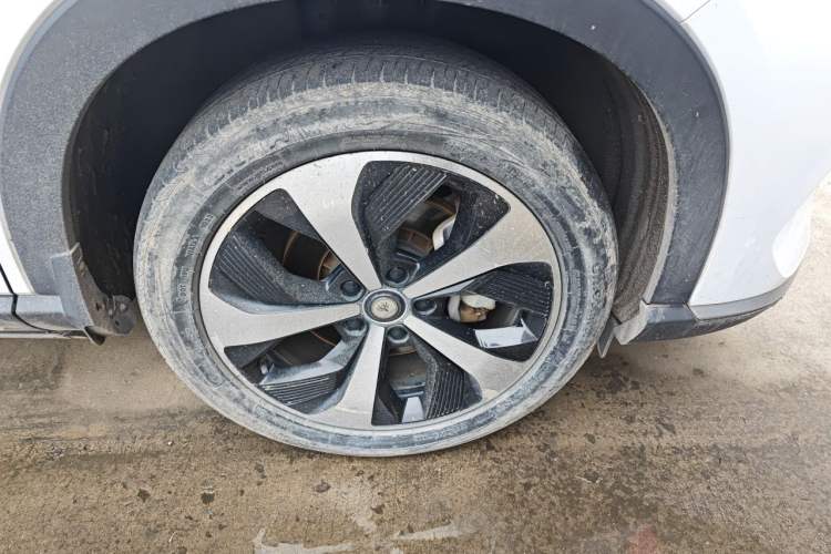 Used BYD Song PLUS New Energy 2021 DM-i 110KM Flagship Model Right Front Wheel Hub