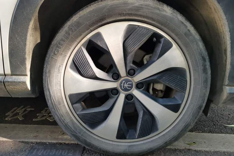 Used BYD Song PLUS New Energy 2021 DM-i 110KM Flagship PLUS Right Front Wheel Hub