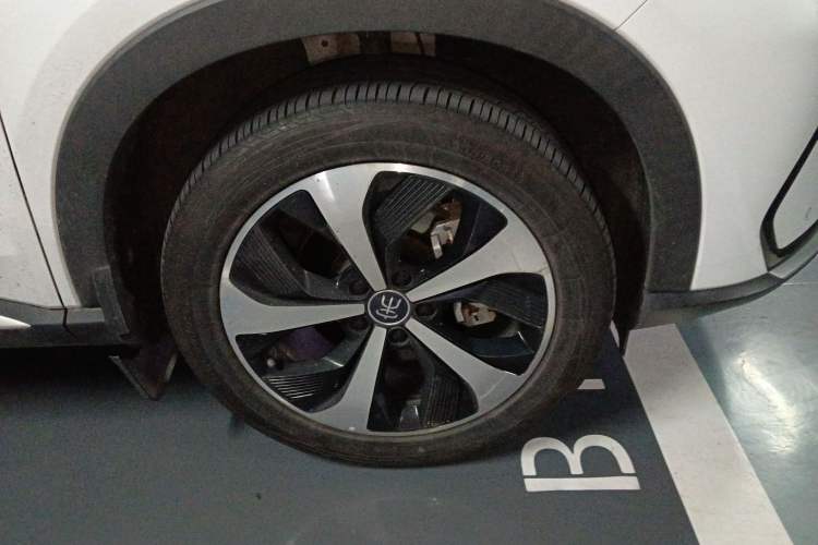 Used BYD Song PLUS New Energy 2021 EV Deluxe Model Right Front Wheel Hub