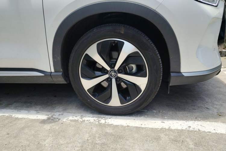 Used BYD Song PLUS New Energy 2021 DM-i 110KM Flagship Model Right Front Wheel Hub