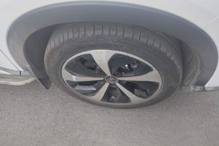 Used BYD Song PLUS New Energy 2021 DM-i 110KM Flagship PLUS Right Front Wheel Hub