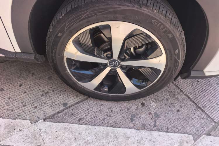 Used BYD Song PLUS New Energy 2021 DM-i 110KM Flagship PLUS Right Front Wheel Hub