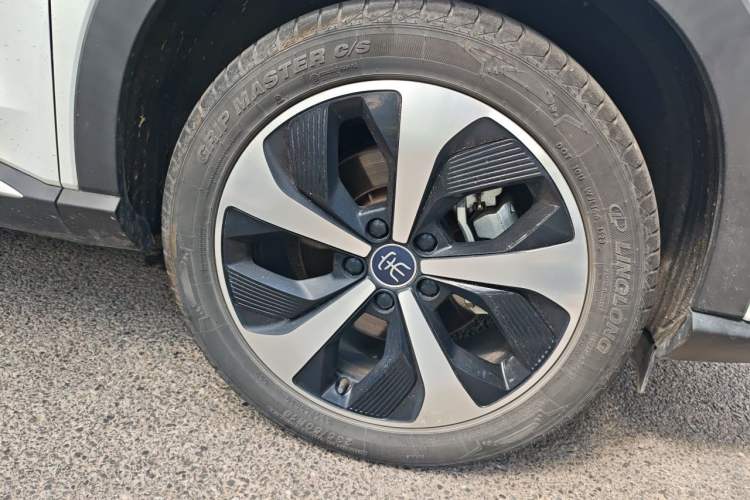 Used BYD Song PLUS New Energy 2021 EV Flagship Model Right Front Wheel Hub