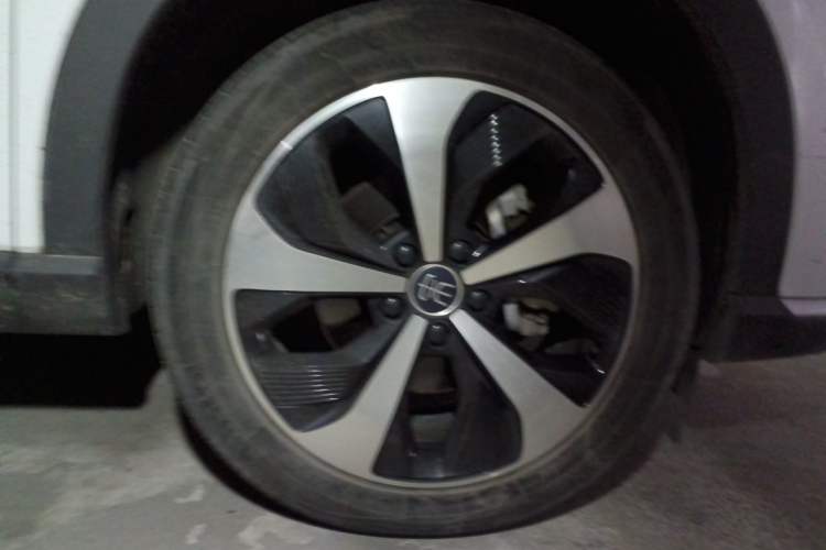 Used BYD Song PLUS New Energy 2021 DM-i 110KM Flagship PLUS Right Front Wheel Hub