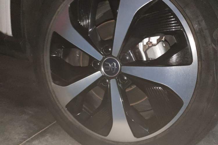 Used BYD Song PLUS New Energy 2021 DM-i 110KM Flagship PLUS Right Front Wheel Hub