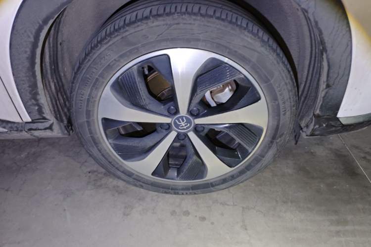 Used BYD Song PLUS New Energy 2021 DM-i 110KM Flagship PLUS Right Front Wheel Hub