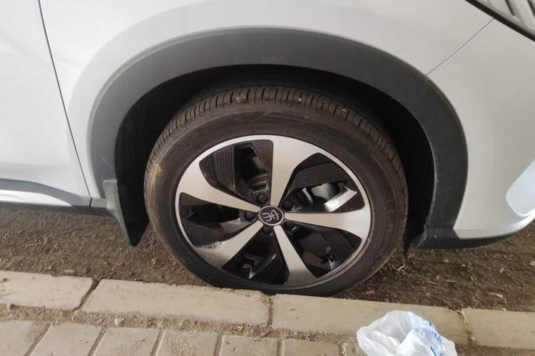 Used BYD Song PLUS New Energy 2021 DM-i 110KM Flagship PLUS Right Front Wheel Hub