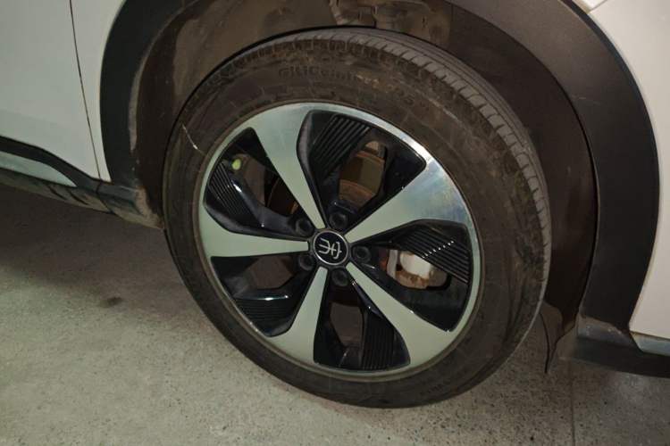 Used BYD Song PLUS New Energy 2021 DM-i 110KM Flagship Model Right Front Wheel Hub