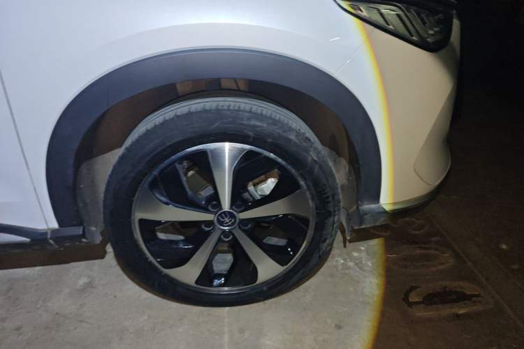 Used BYD Song PLUS New Energy 2021 DM-i 110KM Flagship PLUS Right Front Wheel Hub