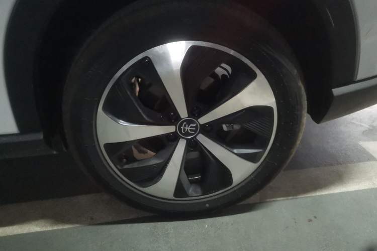 Used BYD Song PLUS New Energy 2021 EV Flagship Model Right Front Wheel Hub