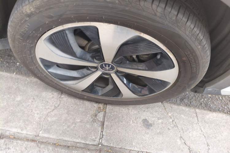 Used BYD Song PLUS New Energy 2021 DM-i 110KM Flagship PLUS Right Front Wheel Hub