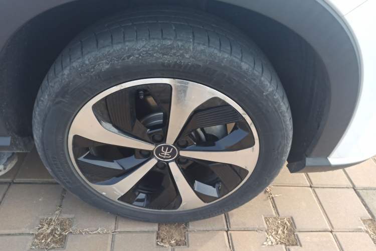 Used BYD Song PLUS New Energy 2021 DM-i 110KM Flagship Model Right Front Wheel Hub