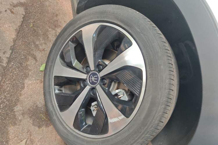Used BYD Song PLUS New Energy 2021 DM-i 110KM Flagship PLUS Right Front Wheel Hub