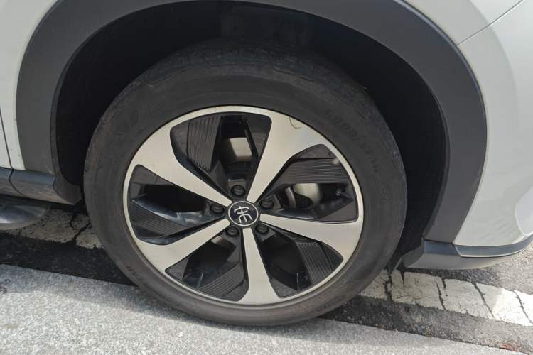 Used BYD Song PLUS New Energy 2021 DM-i 51KM Prestige Model Right Front Wheel Hub