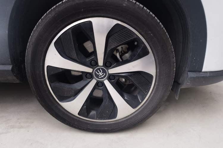 Used BYD Song PLUS New Energy 2021 EV Deluxe Model Right Front Wheel Hub