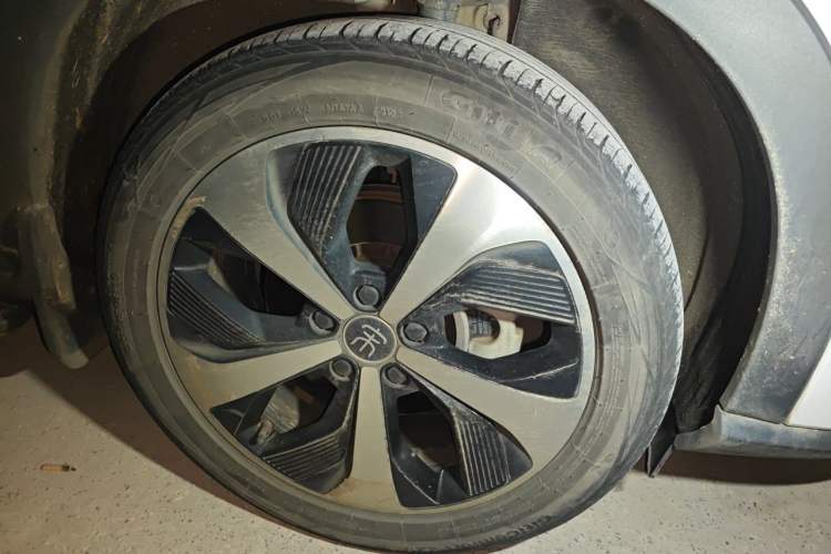 Used BYD Song PLUS New Energy 2021 EV Deluxe Model Right Front Wheel Hub