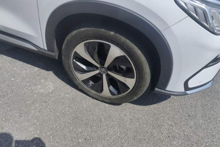 Used BYD Song PLUS New Energy 2021 EV Deluxe Model Right Front Wheel Hub