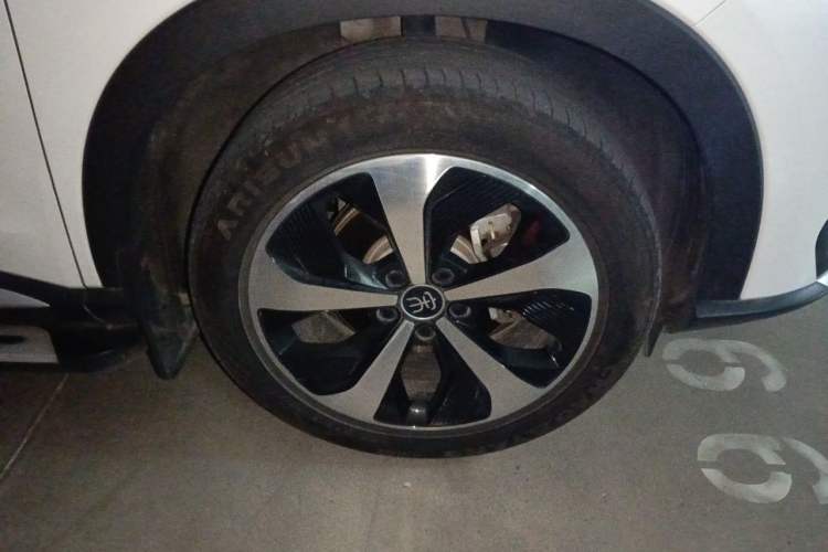 Used BYD Song PLUS New Energy 2021 EV Deluxe Model Right Front Wheel Hub