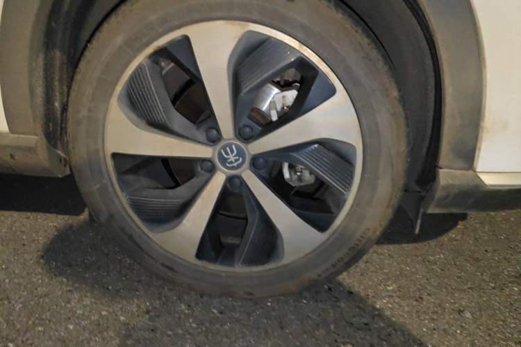 Used BYD Song PLUS New Energy 2021 DM-i 110KM Flagship PLUS Right Front Wheel Hub