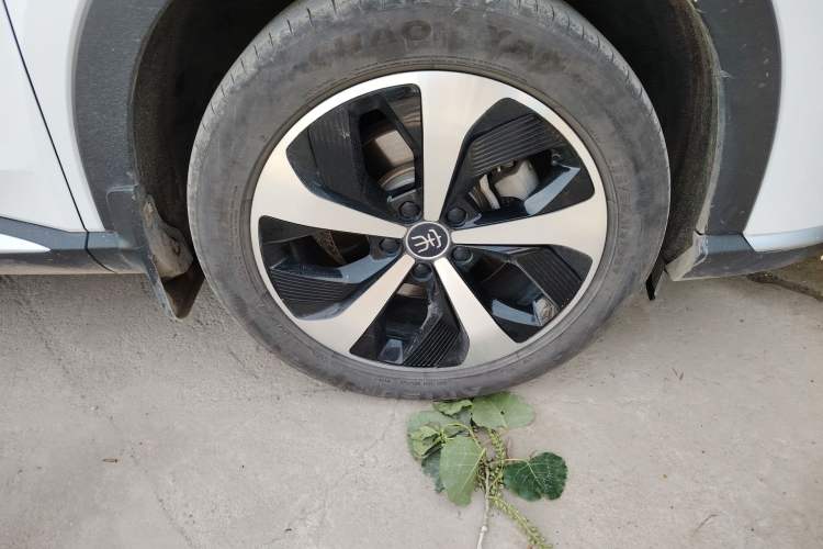 Used BYD Song PLUS New Energy 2021 DM-i 110KM Flagship PLUS Right Front Wheel Hub