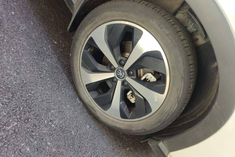 Used BYD Song PLUS New Energy 2021 DM-i 110KM Flagship PLUS Right Front Wheel Hub